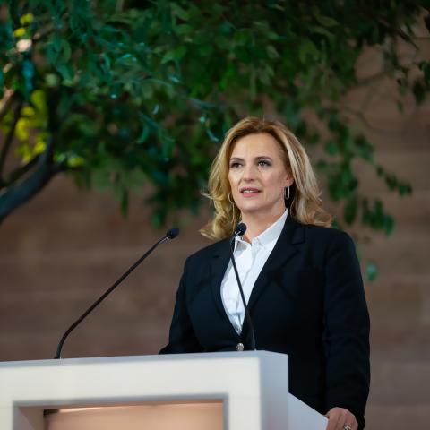 Vivian Bouzali Profile Picture